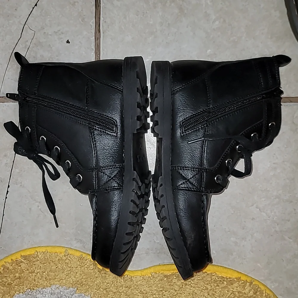 Children's Place boots kids size 4 black faux leather zip up laces boys
